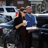 Jennifer Garner stops at Starbucks on her way to a hospital | Picture 93747